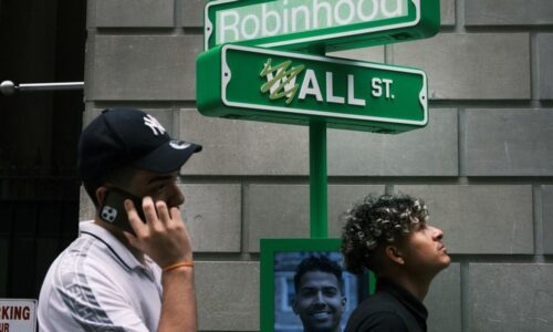 : Robinhood cleared to buy FTX founder Sam Bankman-Fried’s stock, sending shares higher