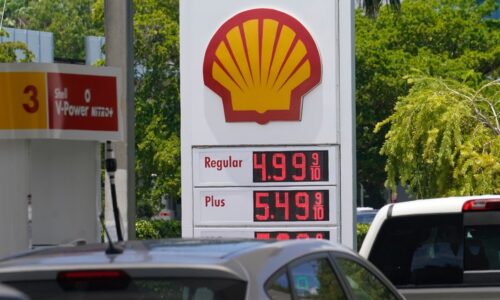 In the Big-Oil Buyback Splurge, Shell Is Especially Generous