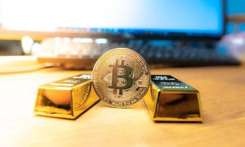 Bloomberg analyst: Crypto supercycle likely on as BTC outperforms gold