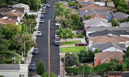 Economic Report: Mortgage rates fall to lowest level in six weeks