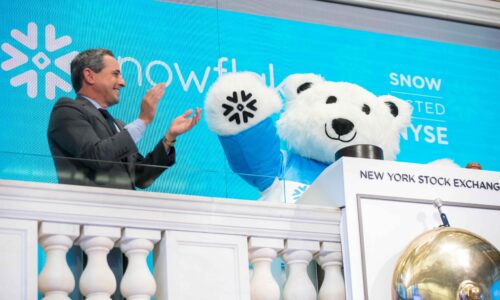 Snowflake shares plunge 12% on guidance miss, acquisition of search startup Neeva