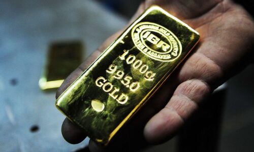 Metals Stocks: Gold falls toward $1,900 an ounce after Powell’s latest comments, to trade at lowest level since March