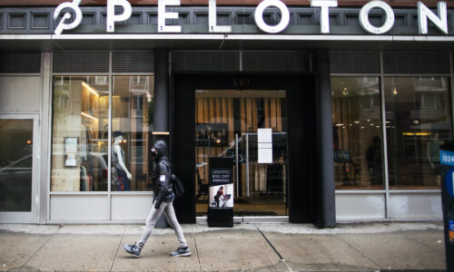 Peloton shares drop 22% after posting wider-than-expected loss, falling sales due to Bike recall, seasonality