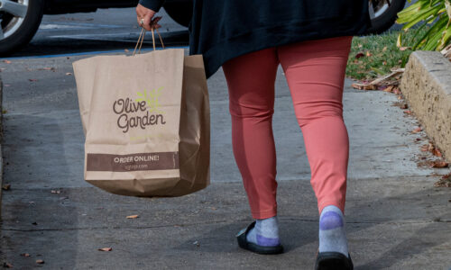 Olive Garden parent Darden Restaurants beats earnings estimates, despite weak fine-dining sales
