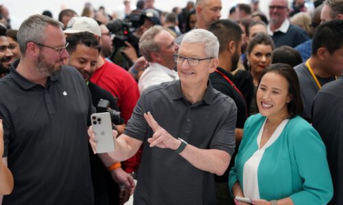 Apple set to report fourth-quarter earnings after the bell