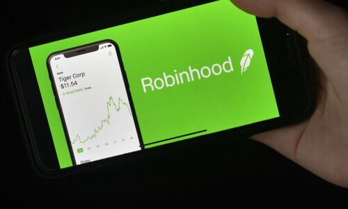 : Robinhood sales miss expectations, and stock drops