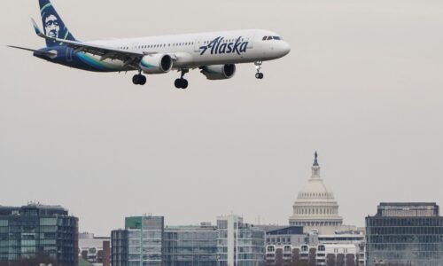 Alaska-Hawaiian merger faces a Justice Department that has been skeptical of airline deals