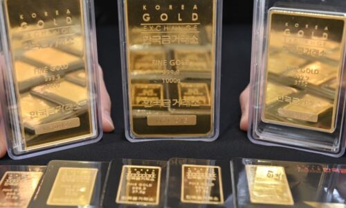 Market Extra: Gold prices look to post first weekly loss in a month