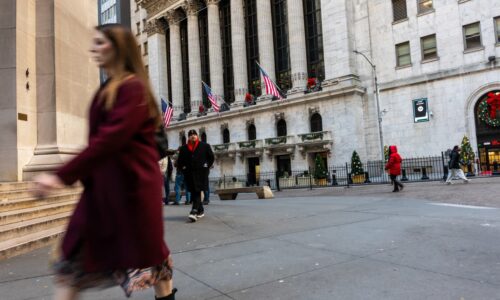 Top Wall Street bull warns of a pause in stock rally but sees S&P 500 grinding higher in 2024