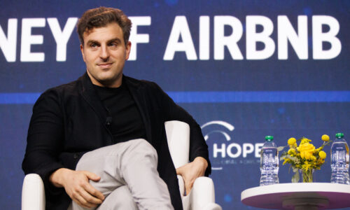 Airbnb reports better-than-expected revenue and beats on guidance