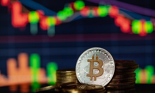 BTC hits $52k as halving draws closer: Should you buy more tokens now?