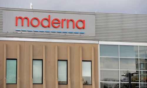 Moderna’s stock pops after surprise quarterly profit, even as COVID sales continue to slide