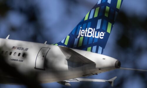 JetBlue’s stock rallies after Carl Icahn takes nearly 10% stake in airline
