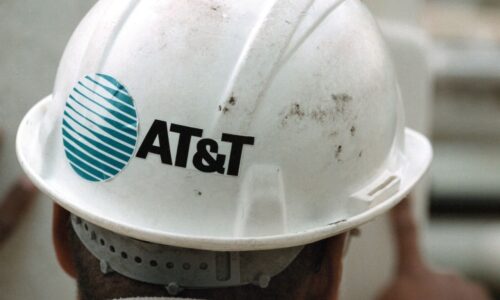 AT&T confirms service outage, but Verizon, T-Mobile say their networks are running fine