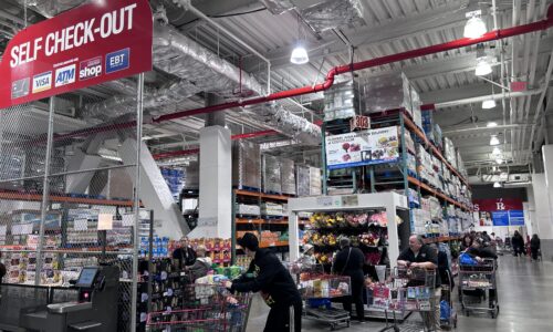 Costco shares dip despite earnings beat. There’s no cause for investor concern