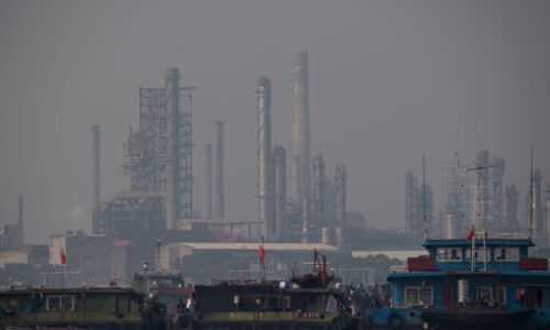 Oil prices hold ground after slowdown in China crude demand