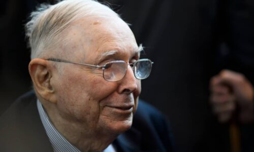 Buffett partner Charlie Munger kept these rules about investing and life that you can use too