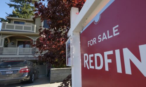 Mortgage rates fall to three-month low, luring home buyers back into the market