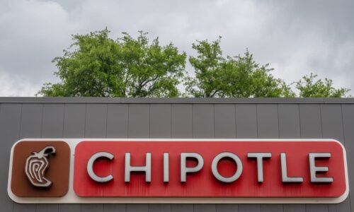 Chipotle’s longtime CFO to retire in March