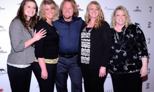 Kody and Robyn Brown of polygamy reality show list their Arizona cabin as—surprise! —romance with three other wives falls apart