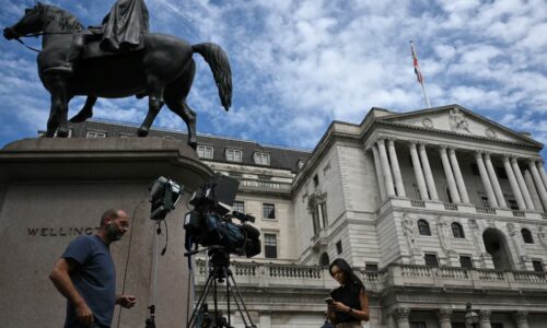 Bank of England’s rate cutting on hold after air fares take off