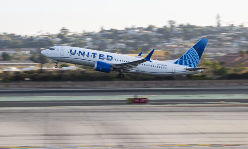 United Airlines plans $1.5 billion share buyback, forecasts fourth-quarter earnings above estimates