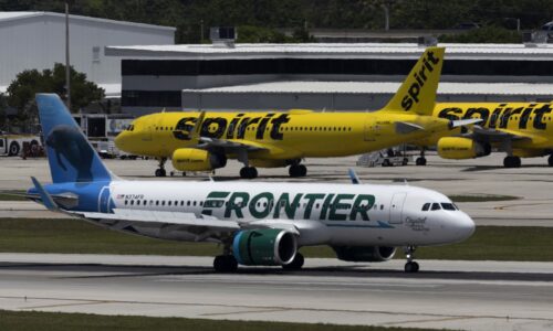 Frontier reportedly considering renewed merger talks with Spirit Airlines